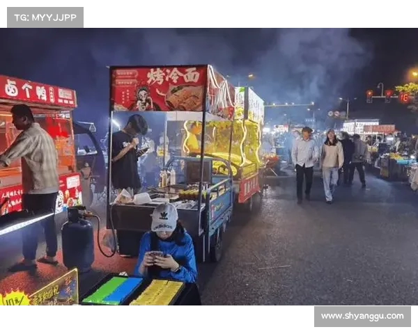 胸口挂布袋的夜市女摊主,吸引顾客围观,热销美食引发热潮!(武汉做无创要预约吗) 胸口挂布袋的夜市女摊主,吸引顾客围观,热销美食引发热潮!(武汉做无创要预约吗)